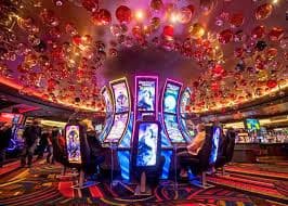 Antarmuka SA Gaming di garampoker menampilkan aliran video dealer langsung dengan kontrol taruhan